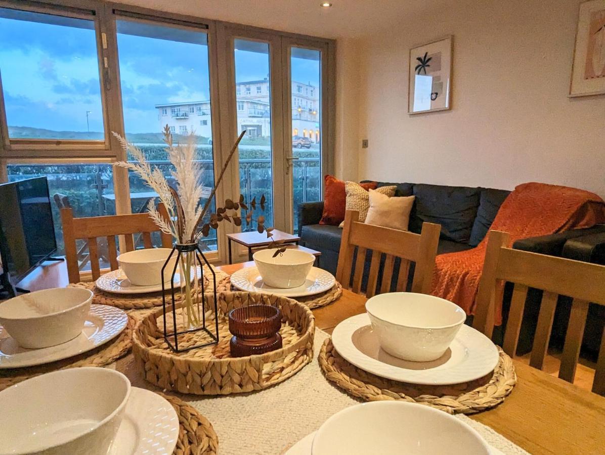 Apartment 100M From Fistral Beach- Underground Parking-Surf Shower & Locker- Sleeps 6 Newquay  Exterior photo